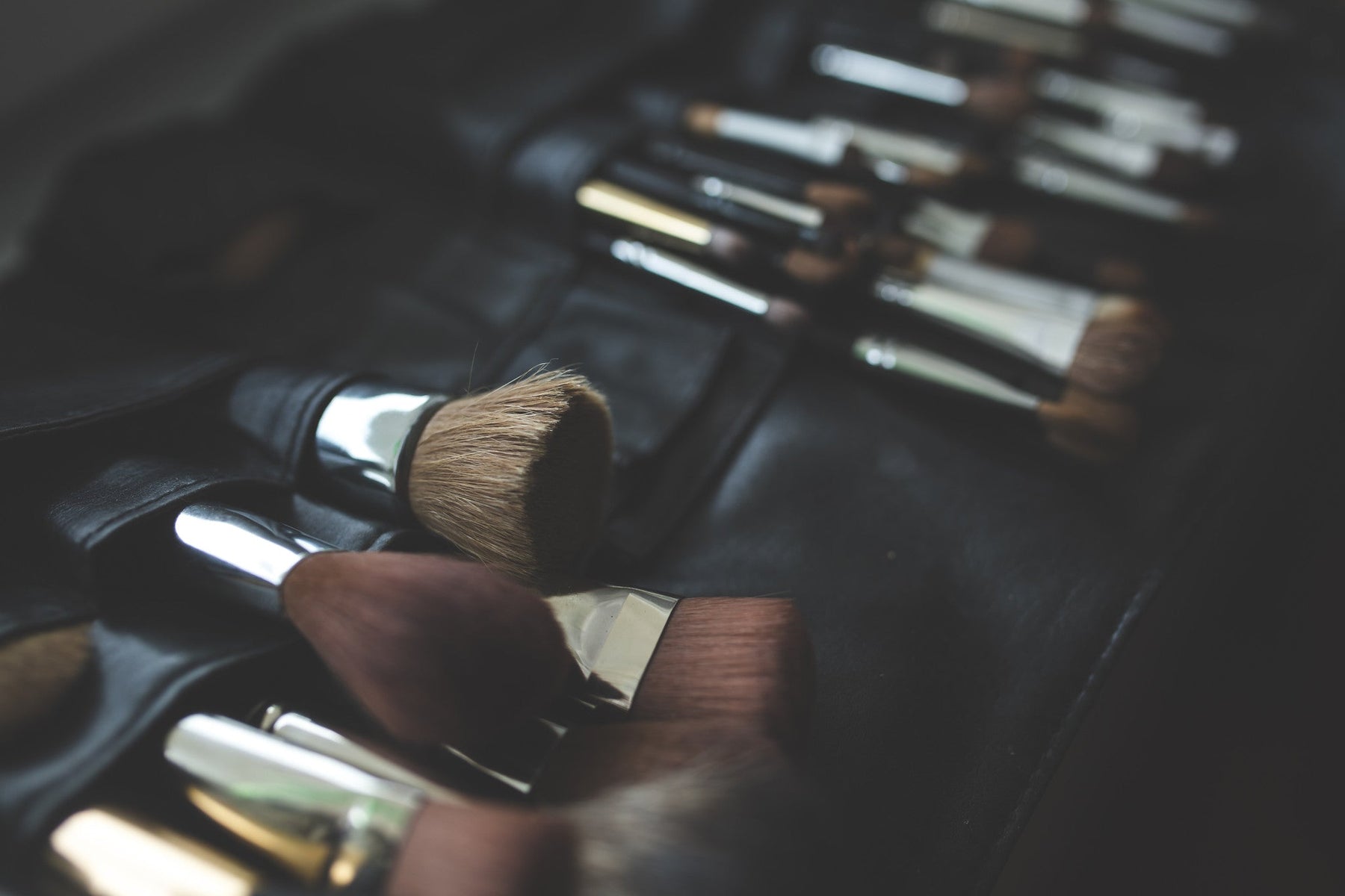Natural DIY Makeup Brush Cleaner - How To Clean Your Brushes The Natural Way